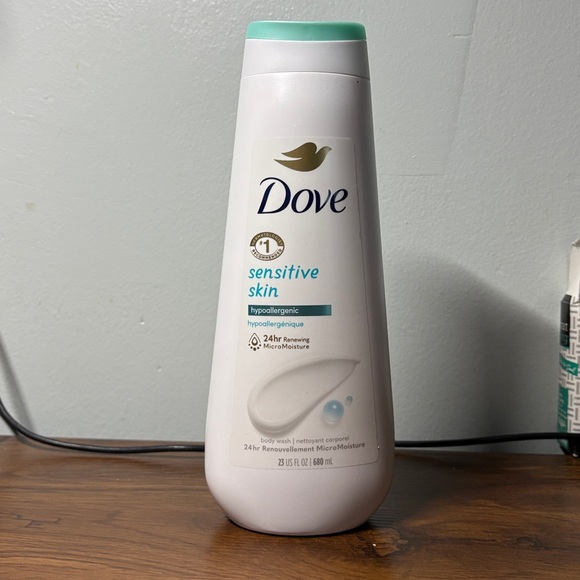 Dove Sensitive Skin Body Wash and Lotion Set - White and Blue - Picture 4 of 7